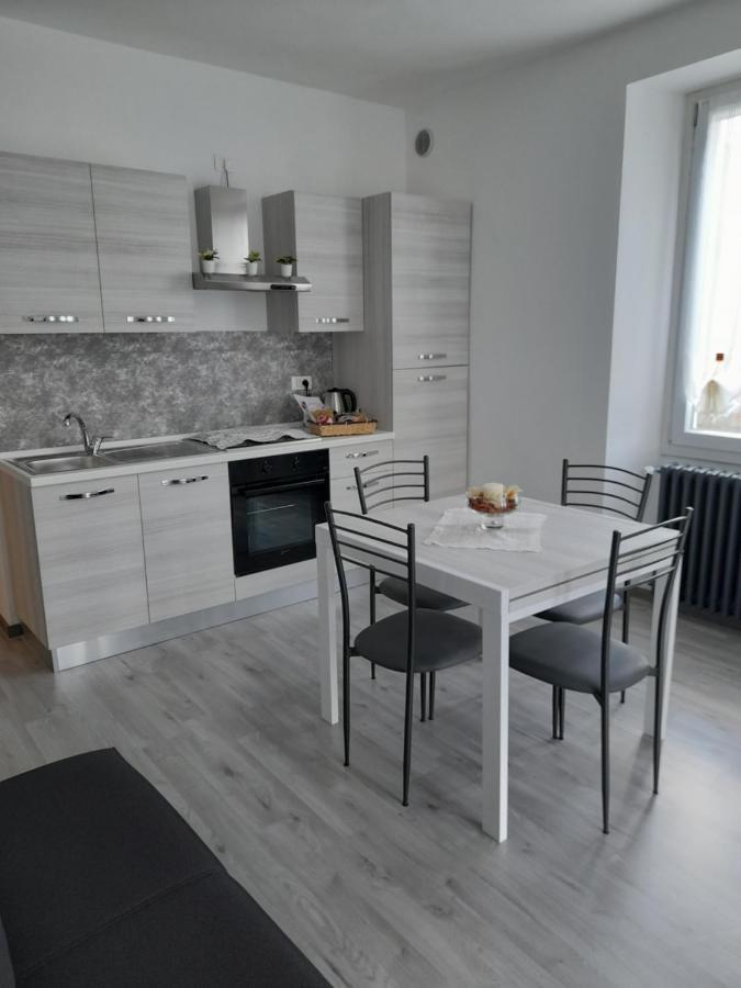 Lescen White Residence - Lake View Лезено Экстерьер фото