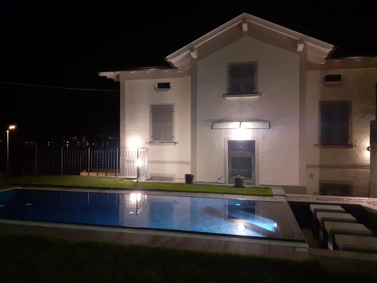 Lescen White Residence - Lake View Лезено Экстерьер фото